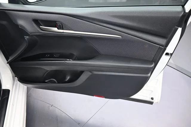 Used 2025  Toyota SE image 11