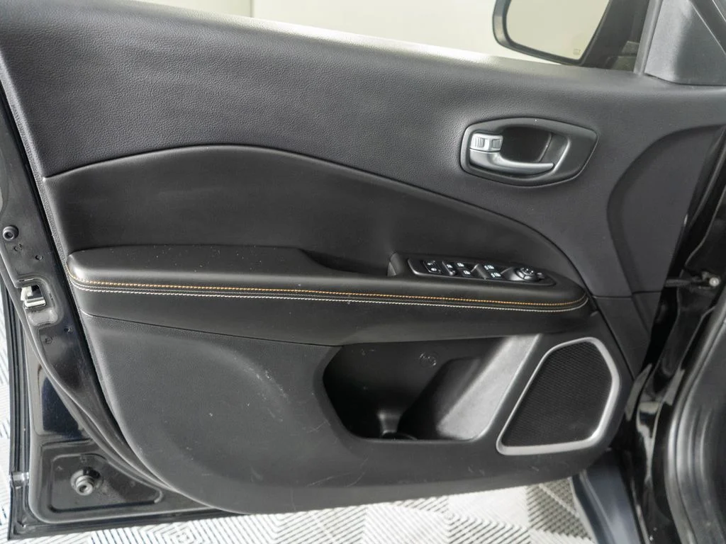 Used 2018 Black Jeep Latitude image 21
