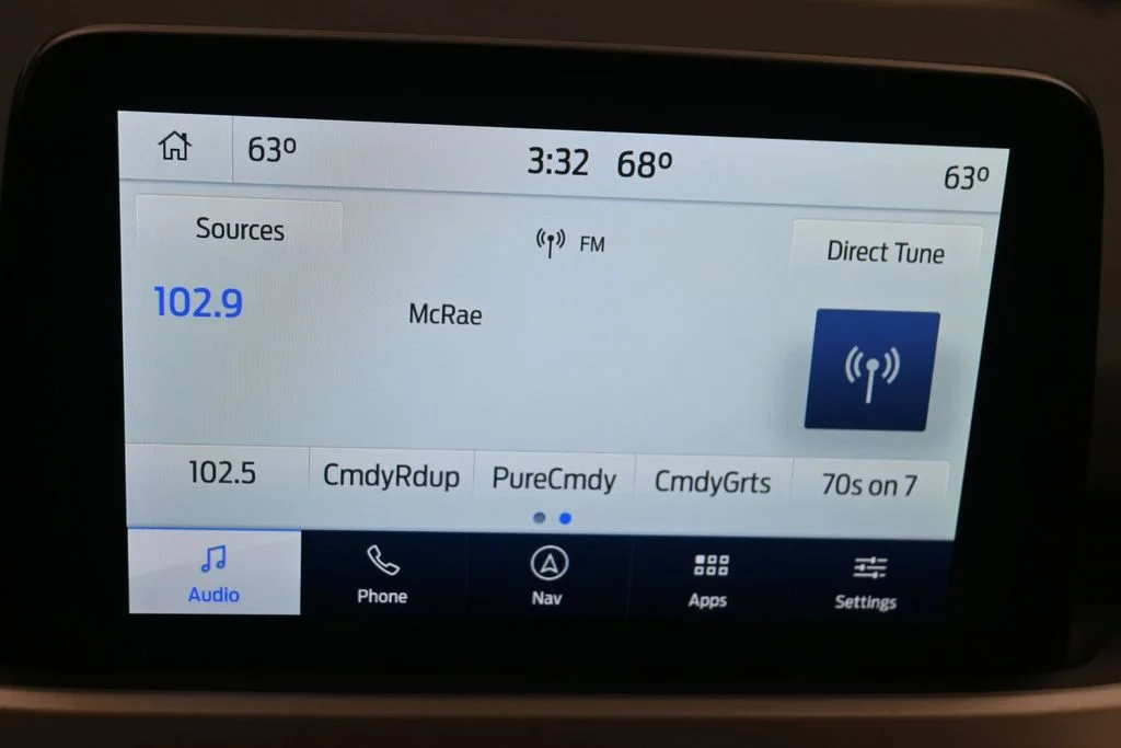 Certified Used 2022 White Ford SE image 19