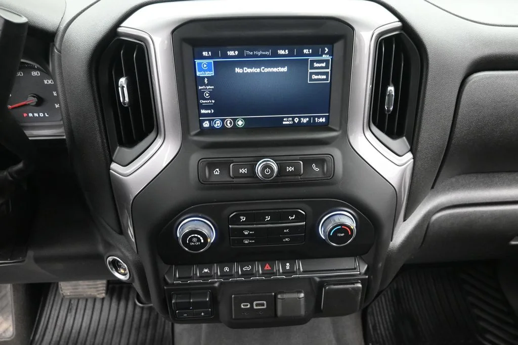 Used 2023 White Chevrolet Custom image 17