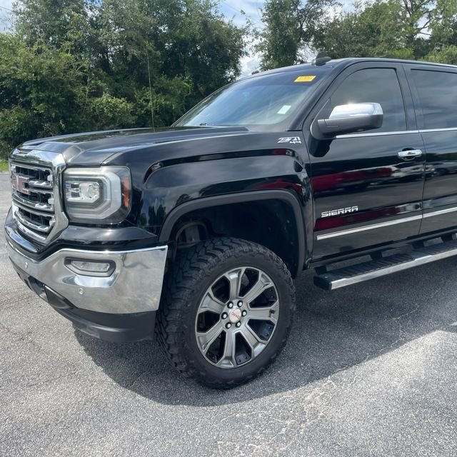 Used 2018 Black GMC SLT image 20
