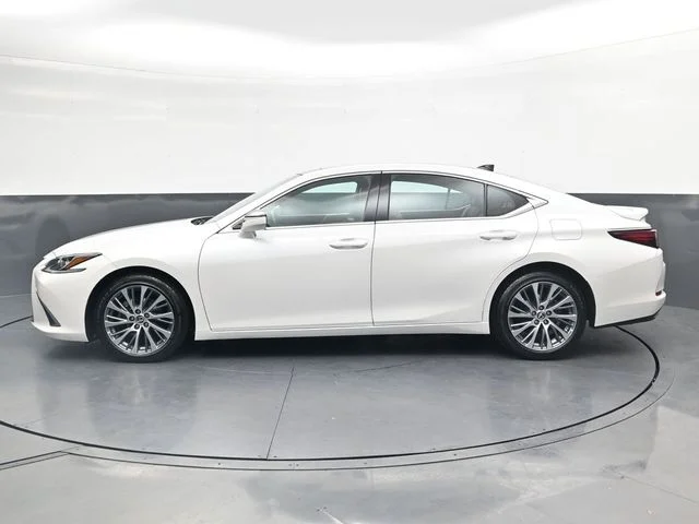 Used 2021 White Lexus 350 image 9