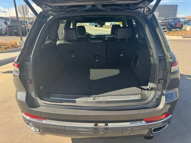 Used 2025 Gray Jeep Overland 4xe image 19
