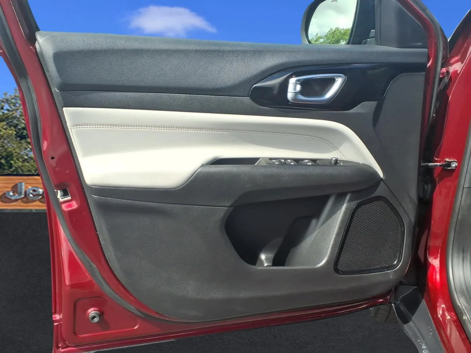 Used 2022 Velvet Red Pearlcoat Jeep Limited image 11