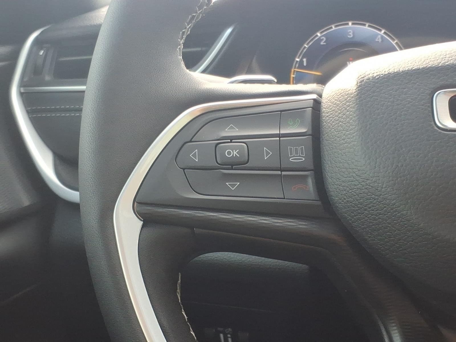 New 2026 Diamond Black Crystal Pearlcoat Jeep Laredo image 24