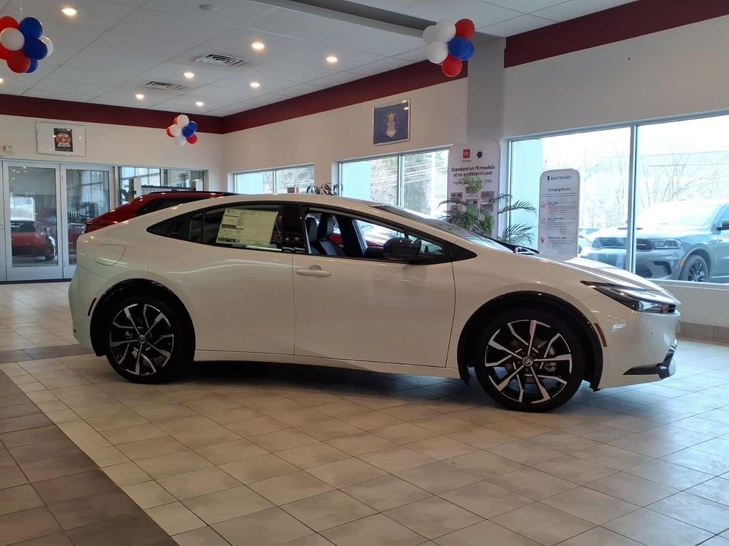 New 2026 Wind Chill Pearl Toyota XSE image 2