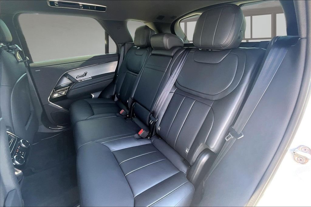 New 2026 Fuji White Land Rover Dynamic SE image 10