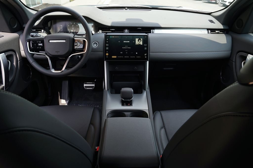 New 2026 Santorini Black Land Rover Landmark image 9