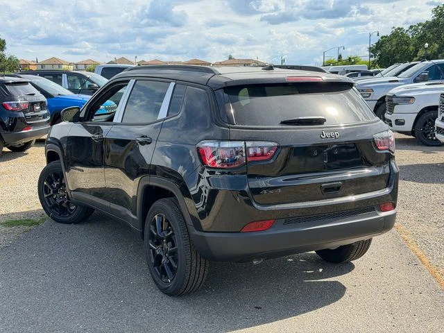 New 2026 Diamond Black Crystal Pearlcoat Jeep Latitude image 9