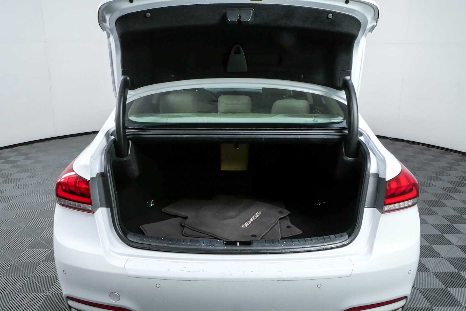 Used 2015 Casablanca White Hyundai 3.8L image 31