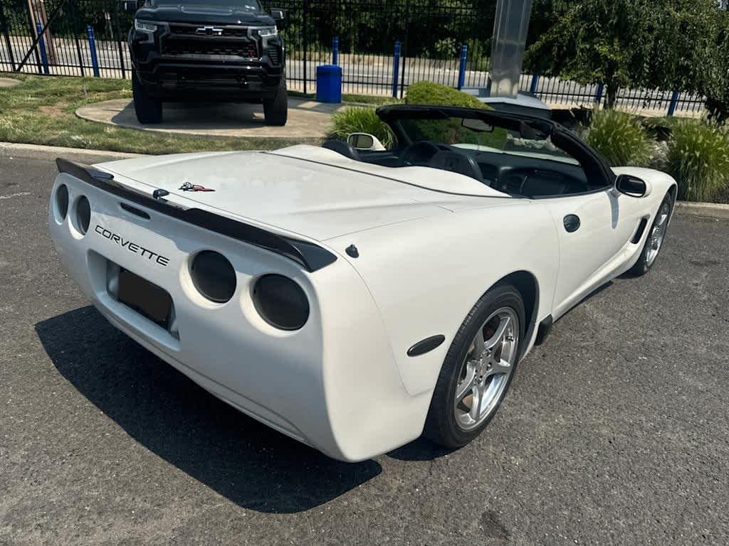Used 2002 Speedway White Chevrolet  image 7