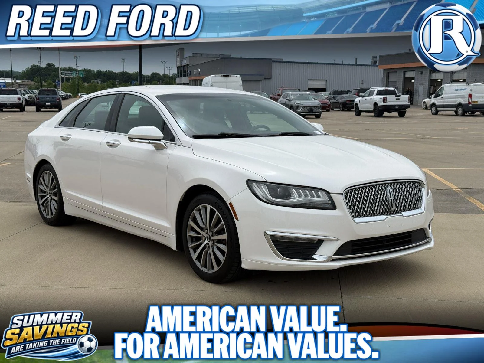 Used 2017  LINCOLN PREMIERE FWD image 1
