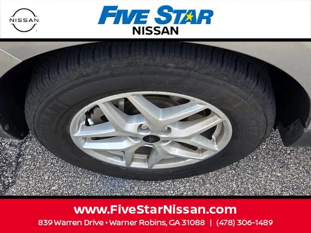 Used 2023 Silver Ford SEL image 17