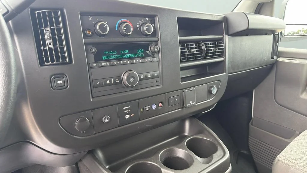 Used 2025 Summit White Chevrolet 1LT image 22