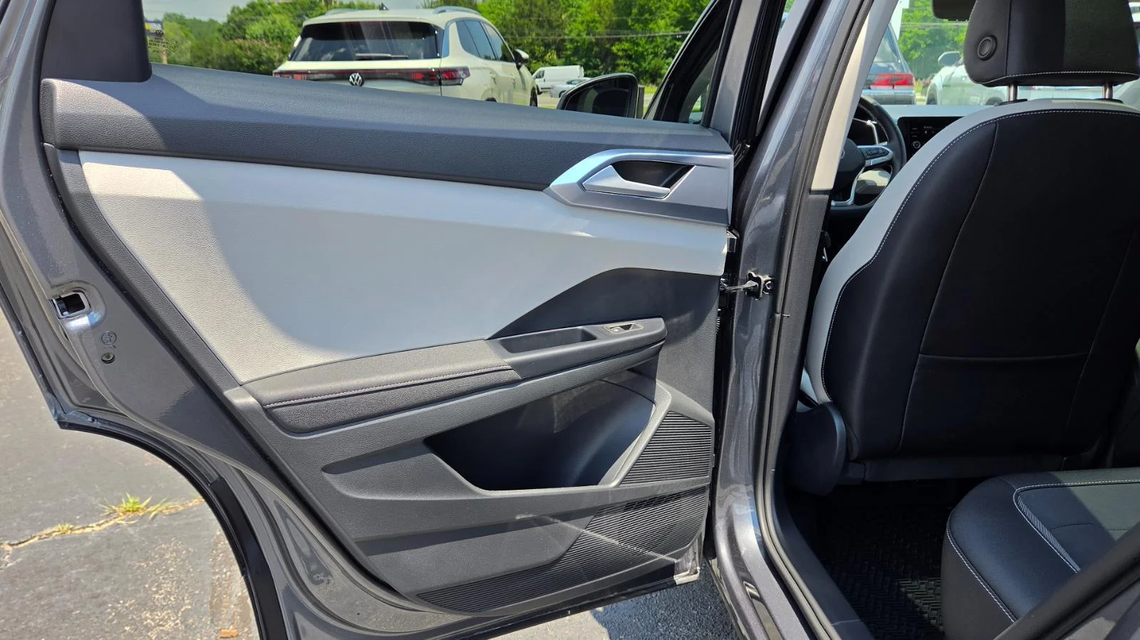 New 2026 GRAY Volkswagen SE image 43