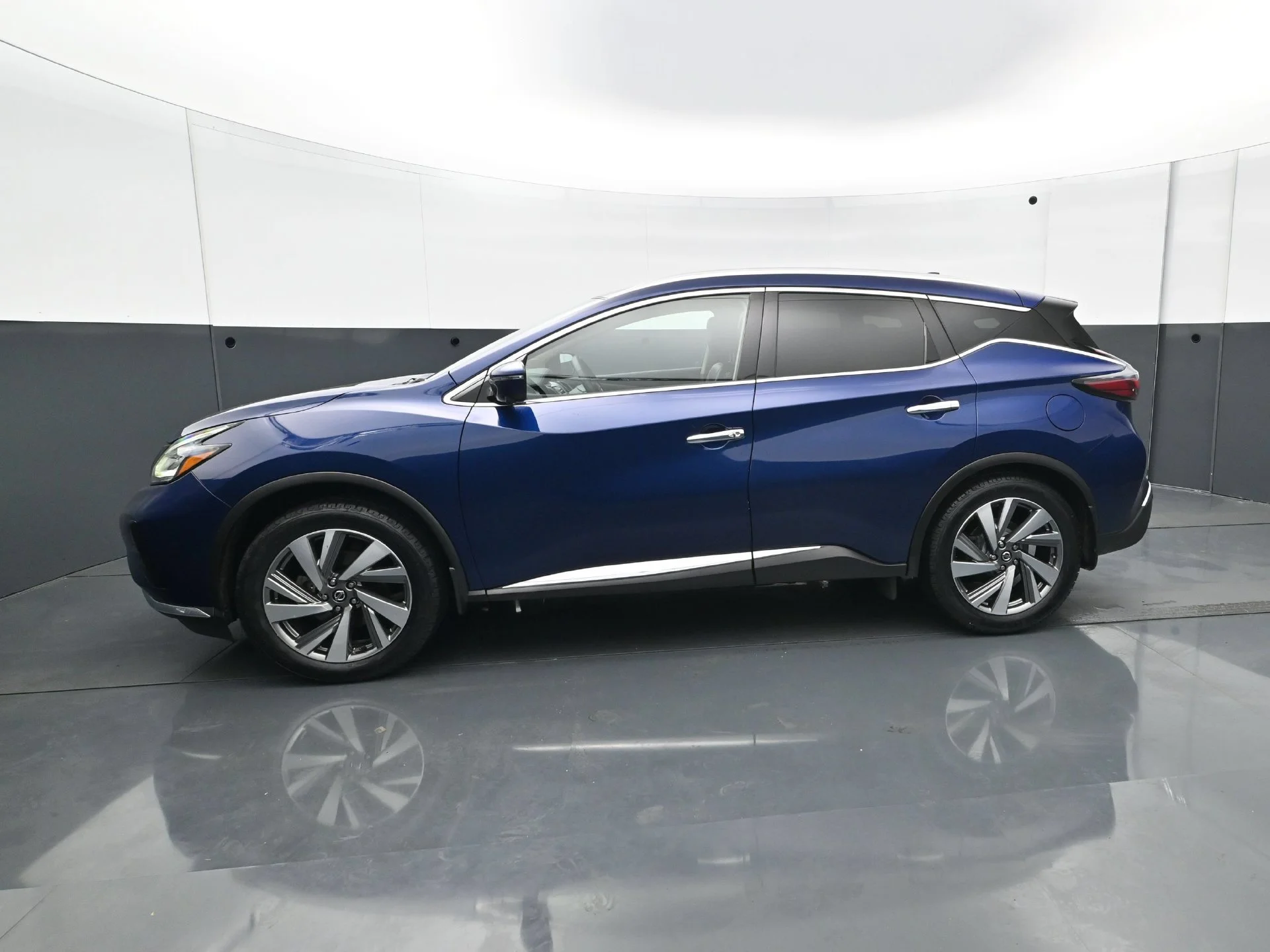 Used 2020 Deep Blue Pearl Nissan SL image 3