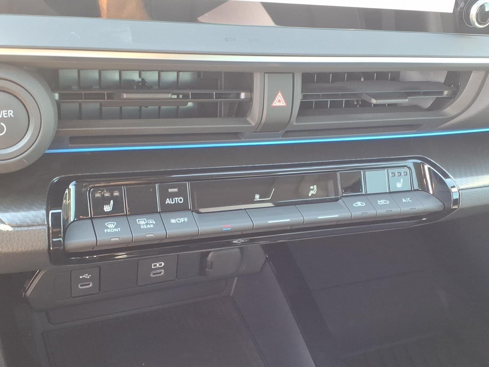 Used 2025 Wind Chill Pearl Toyota Nightshade image 25