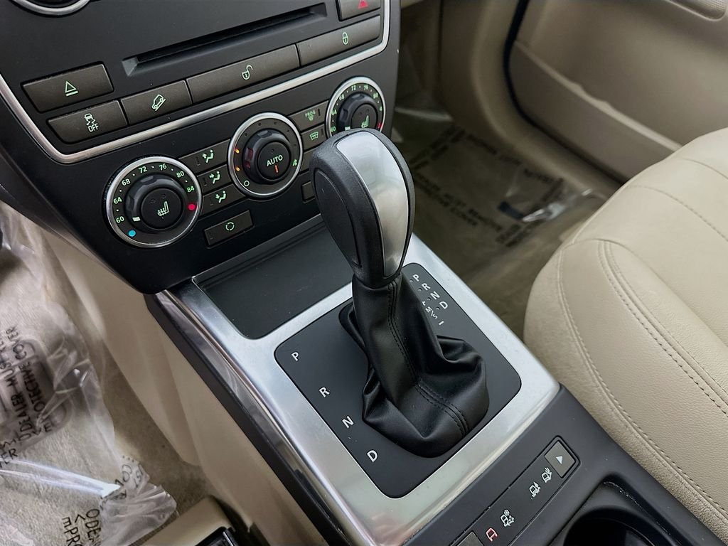 Used 2013 Fuji White Land Rover  image 19
