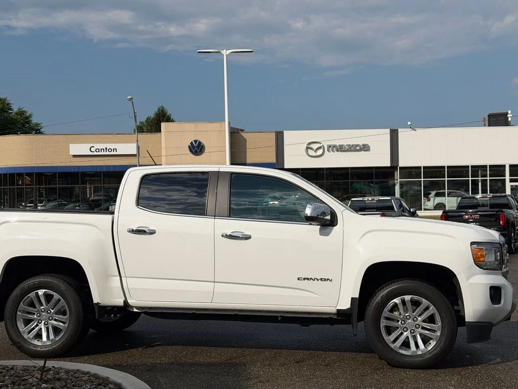 Used 2018 White GMC SLT image 39