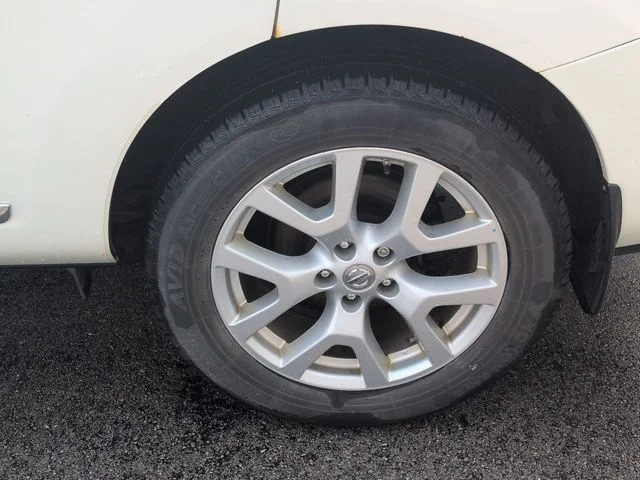 Used 2013 White Nissan SL image 36