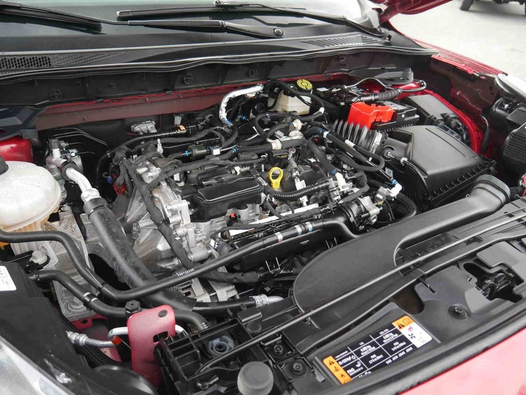 Used 2022 Red Ford SE image 11