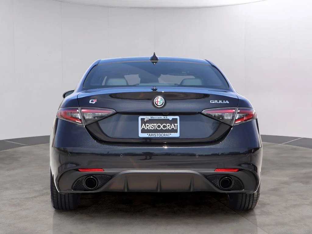 New 2026 Vulcano Black Metallic Alfa Romeo Base image 6