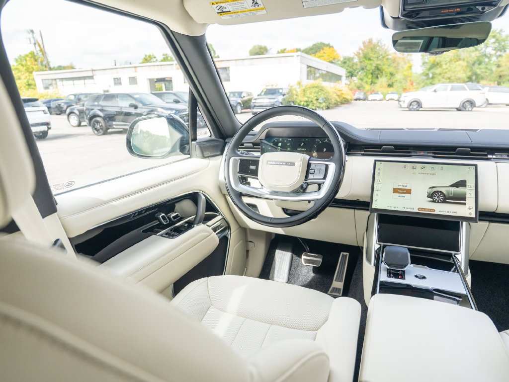 New 2026 Santorini Black Land Rover SE image 18