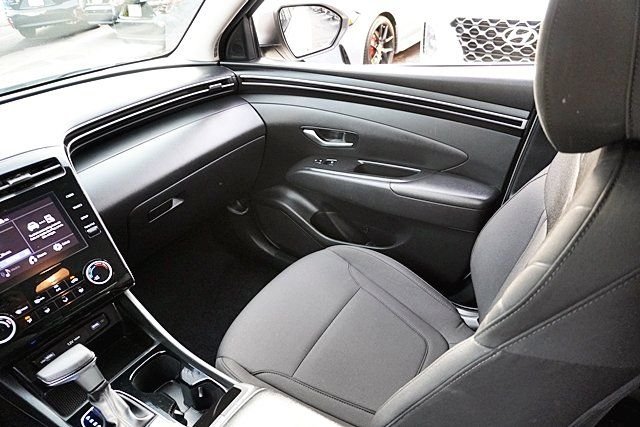 Used 2024 White Hyundai SE image 21