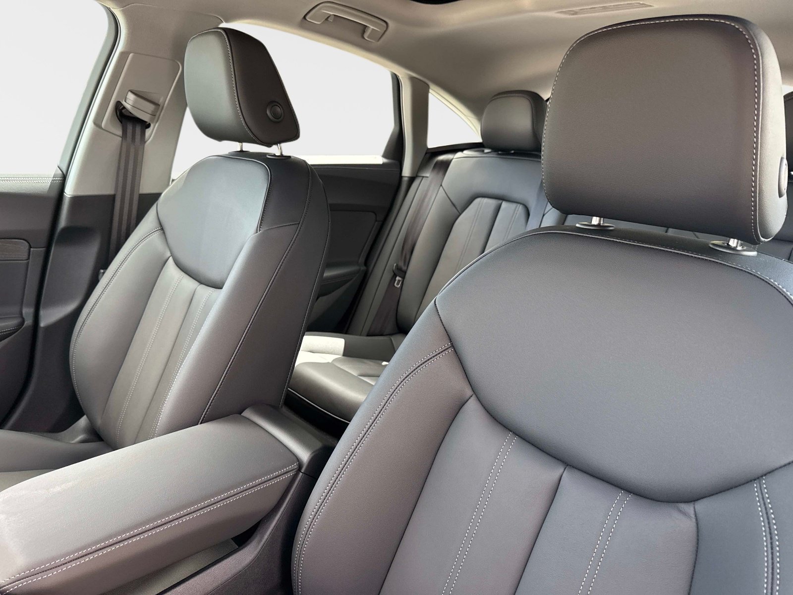 New 2026 Daytona Gray Pearl Effect Audi Premium image 21