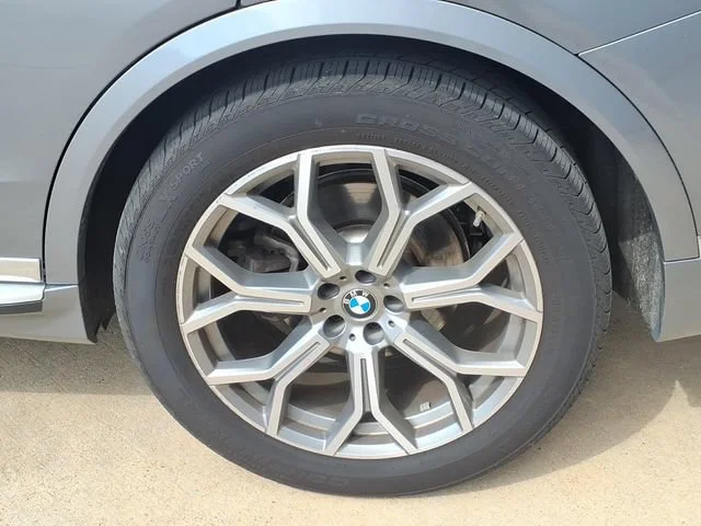 Used 2025  BMW xDrive40i image 33