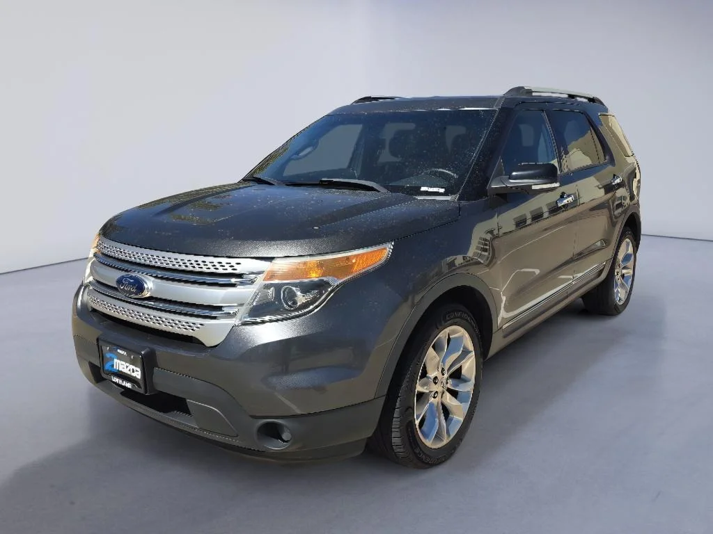 Used 2015 Magnetic Metallic Ford XLT image 1