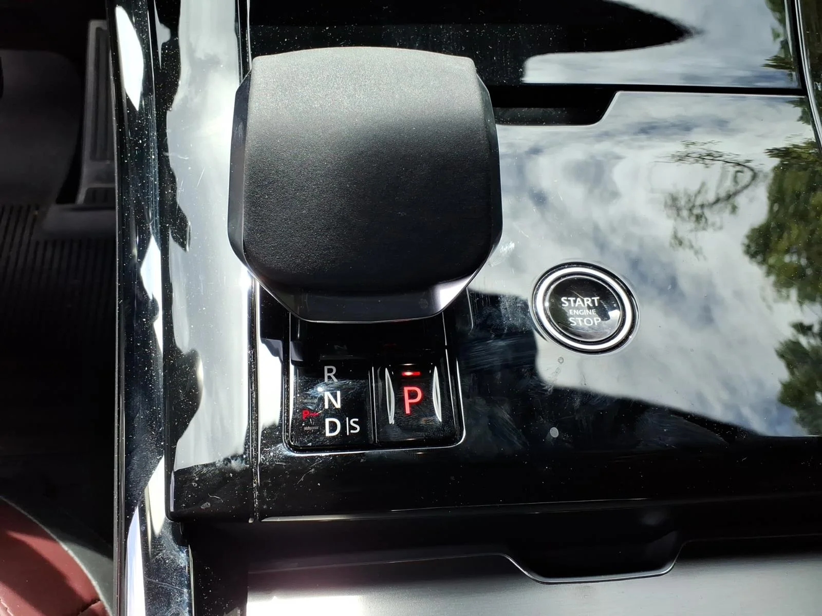 Used 2025 Fuji White 1aa Land Rover Dynamic SE image 13