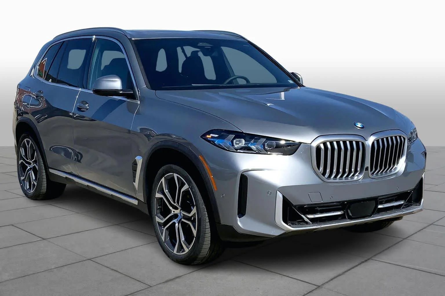 New 2026 Skyscraper Grey Metallic BMW xDrive40i image 2