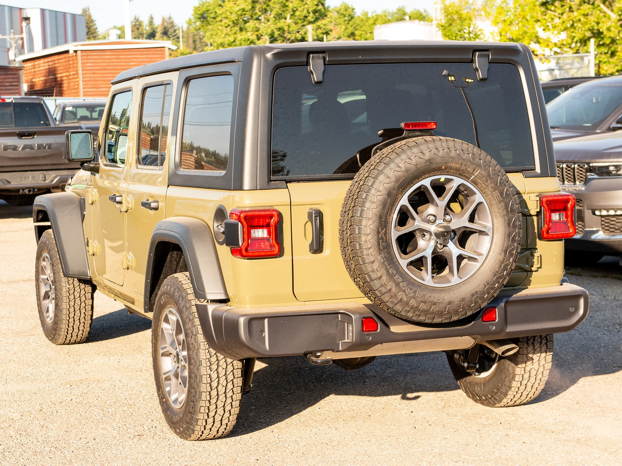 Used 2025 41 Jeep Sport S* 4 Door 4x4, Heated Seats/Wheel, Safety Group, Alpine Audio image 4