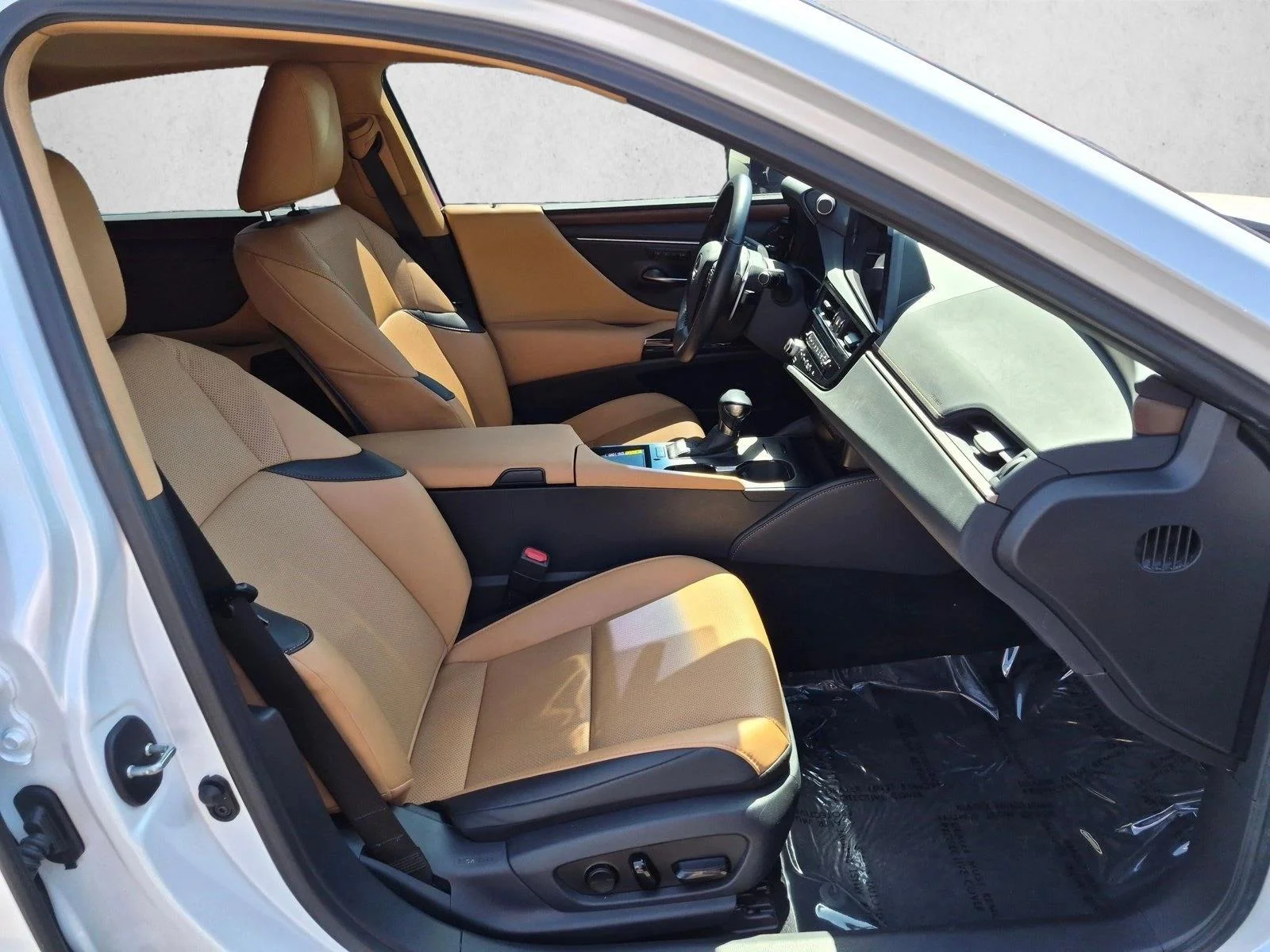 Used 2025 Eminent White Pearl Lexus ES 300h image 21