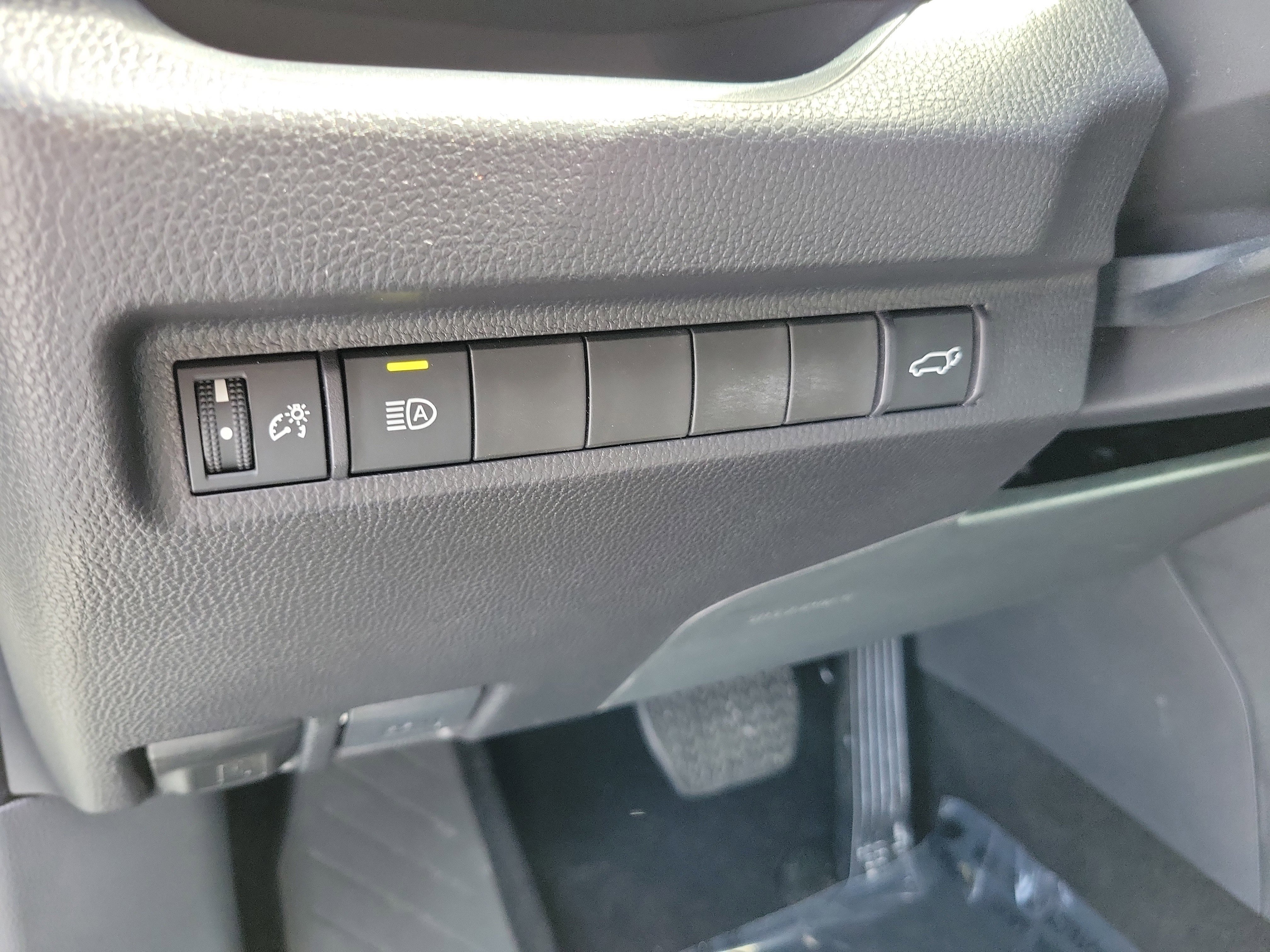 Used 2025 Ice Toyota XLE image 27