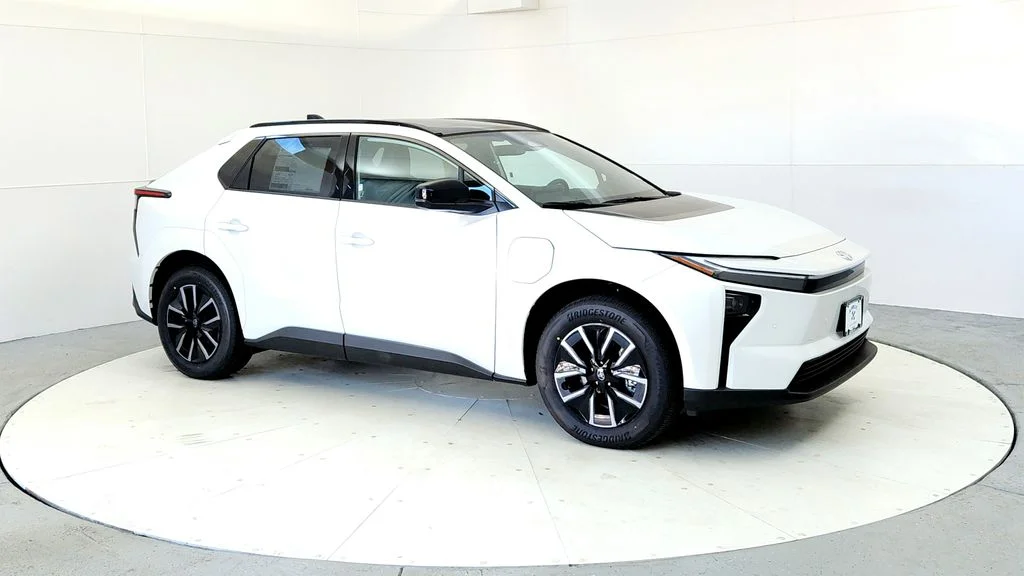 New 2026 Wind Chill Pearl Toyota XLE image 7