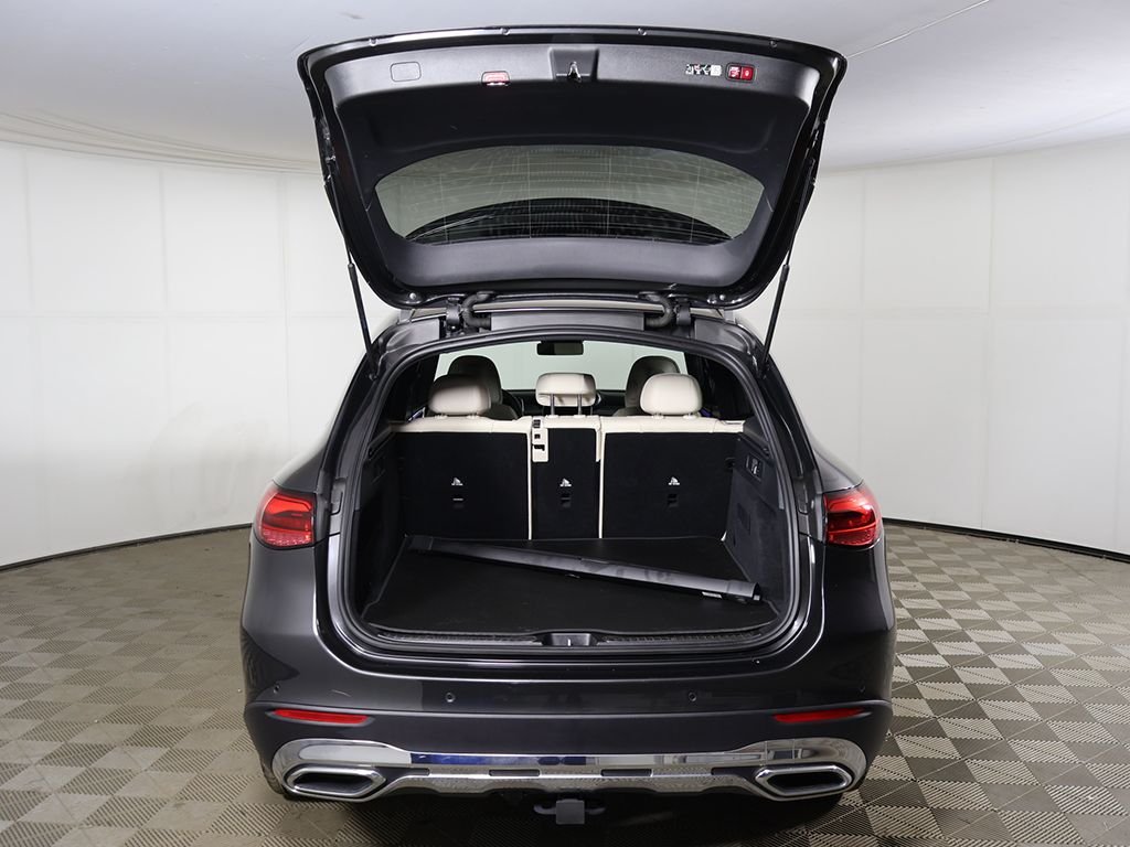 Used 2025 Gray Mercedes-Benz GLC 300 image 18