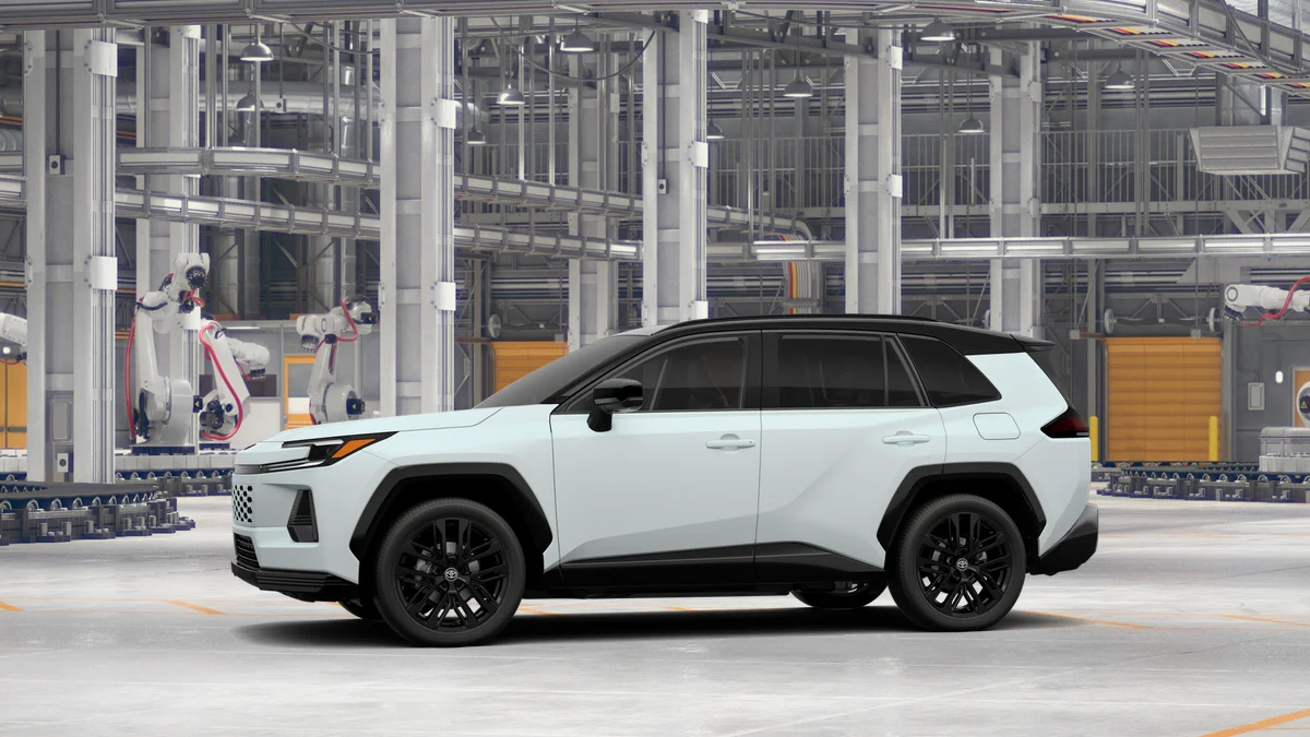 New 2026 Wind Chill Pearl with Midnight Black Metallic roof Toyota XSE image 3