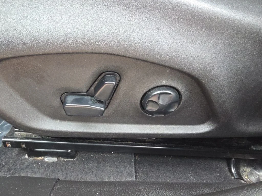 Used 2021 Orange Jeep Latitude image 13