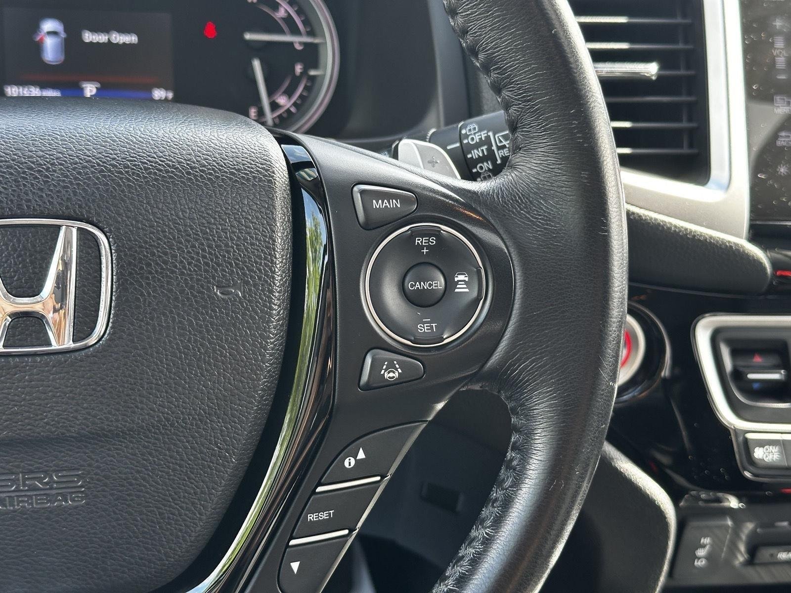 Used 2017 Crystal Black Pearl Honda Touring image 17