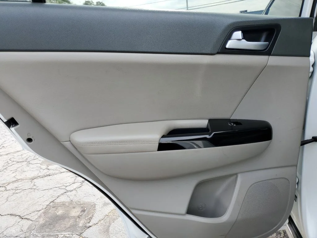 Used 2018 White Kia SX image 10