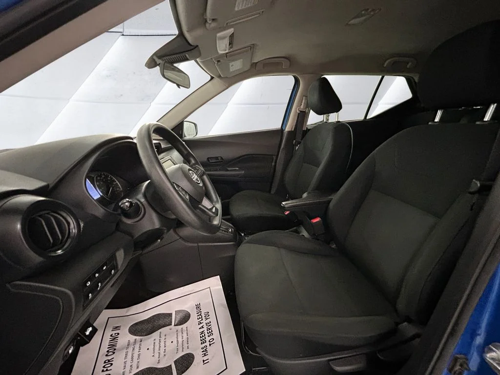 Used 2024 Blue Nissan S image 7