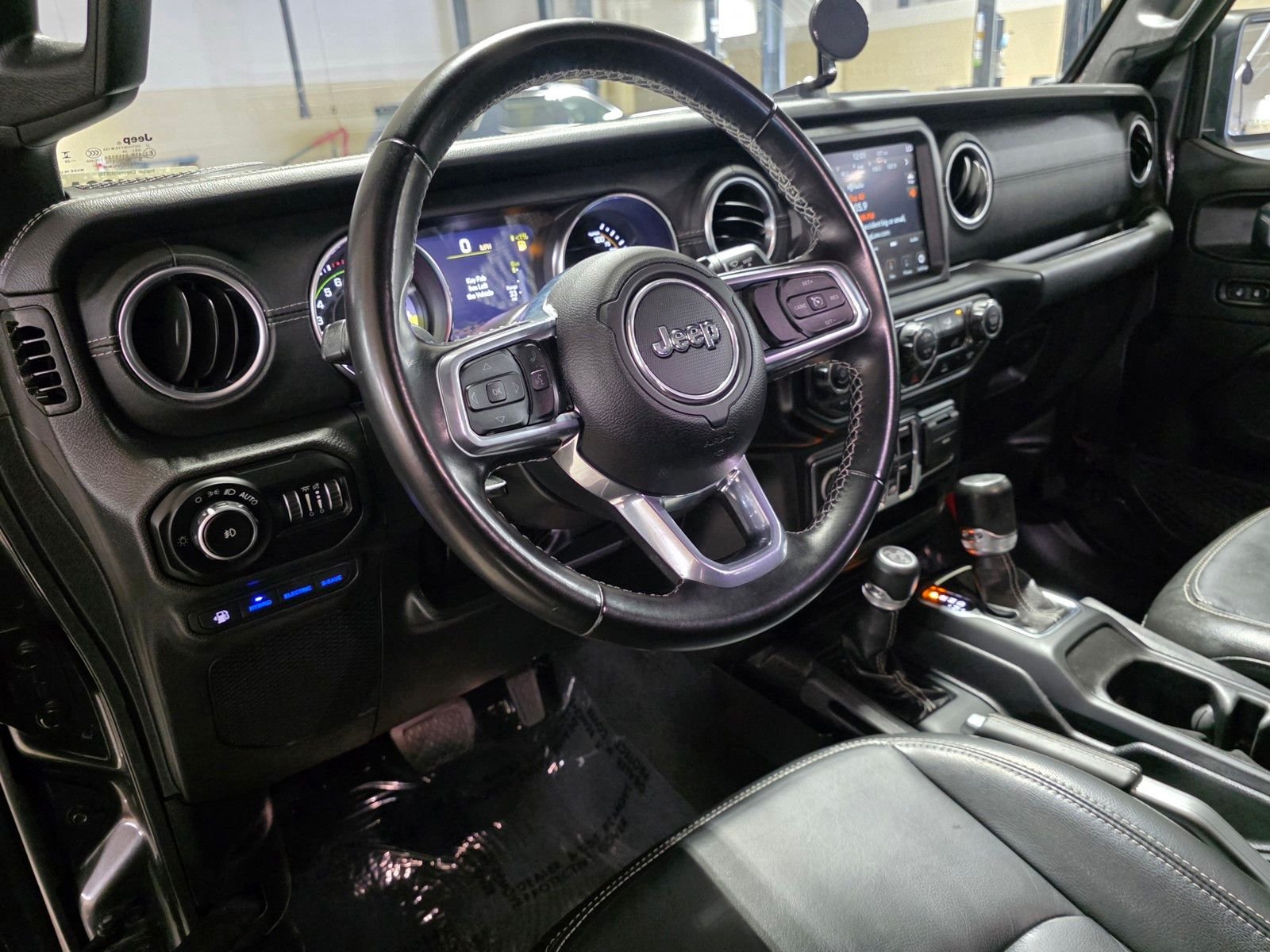 Used 2022 Granite Crystal Metallic Clearcoat Jeep Unlimited Sahara 4xe image 25