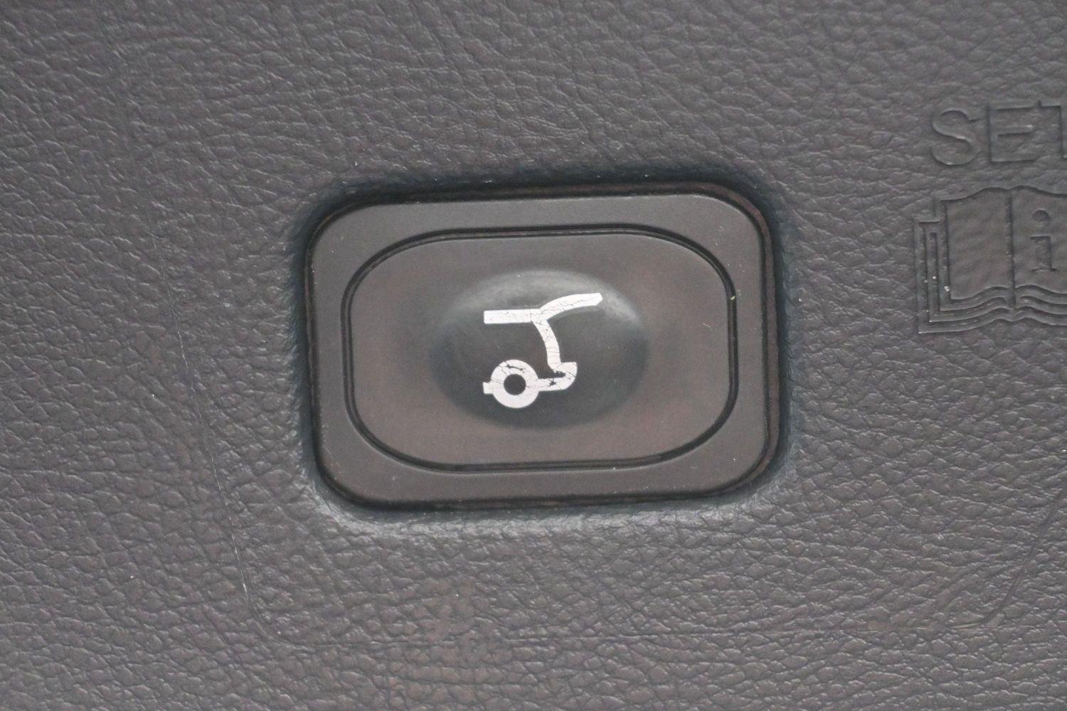 Used 2022 Iconic Silver Ford Titanium image 10