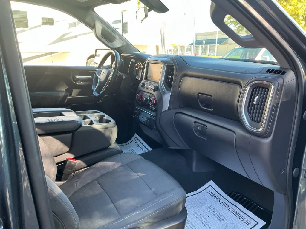 Used 2020 SHADOW GRAY METALLIC Chevrolet LT image 25
