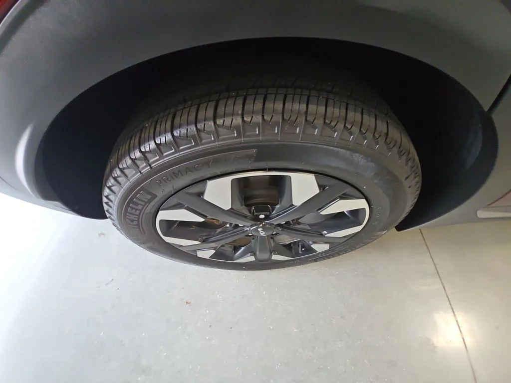 Used 2023 Red Kia X-Line Prestige image 27