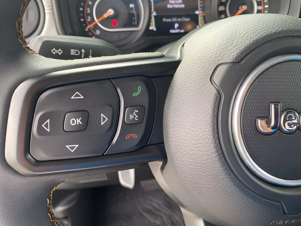 Used 2024 White Jeep Sport S image 17