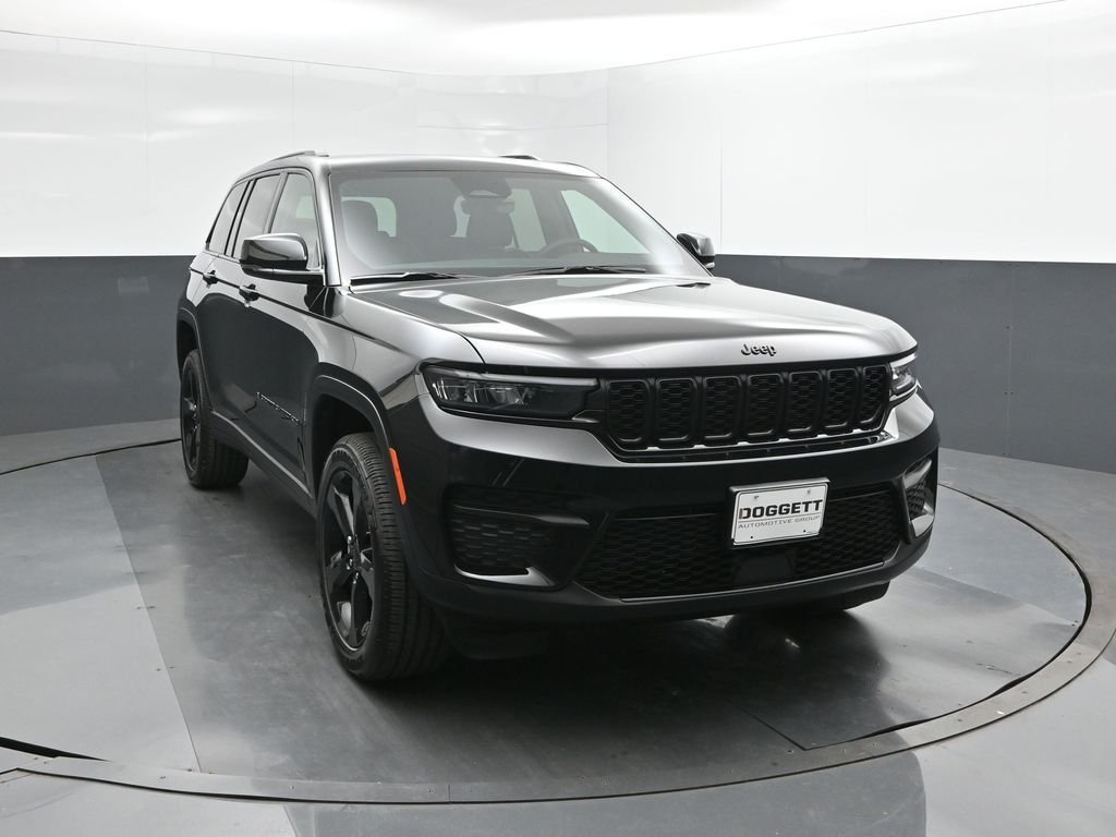 New 2025 Diamond Black Crystal Pearl-Coat Exterior Paint Jeep Altitude X image 22