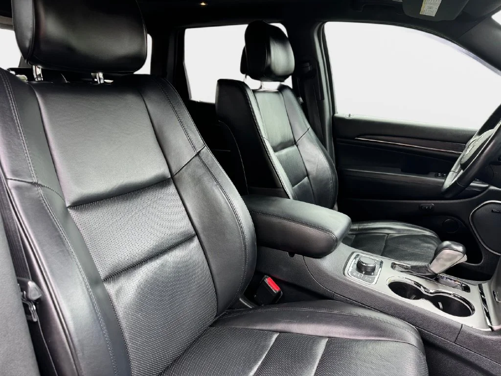 Used 2018 Red Jeep Overland image 12